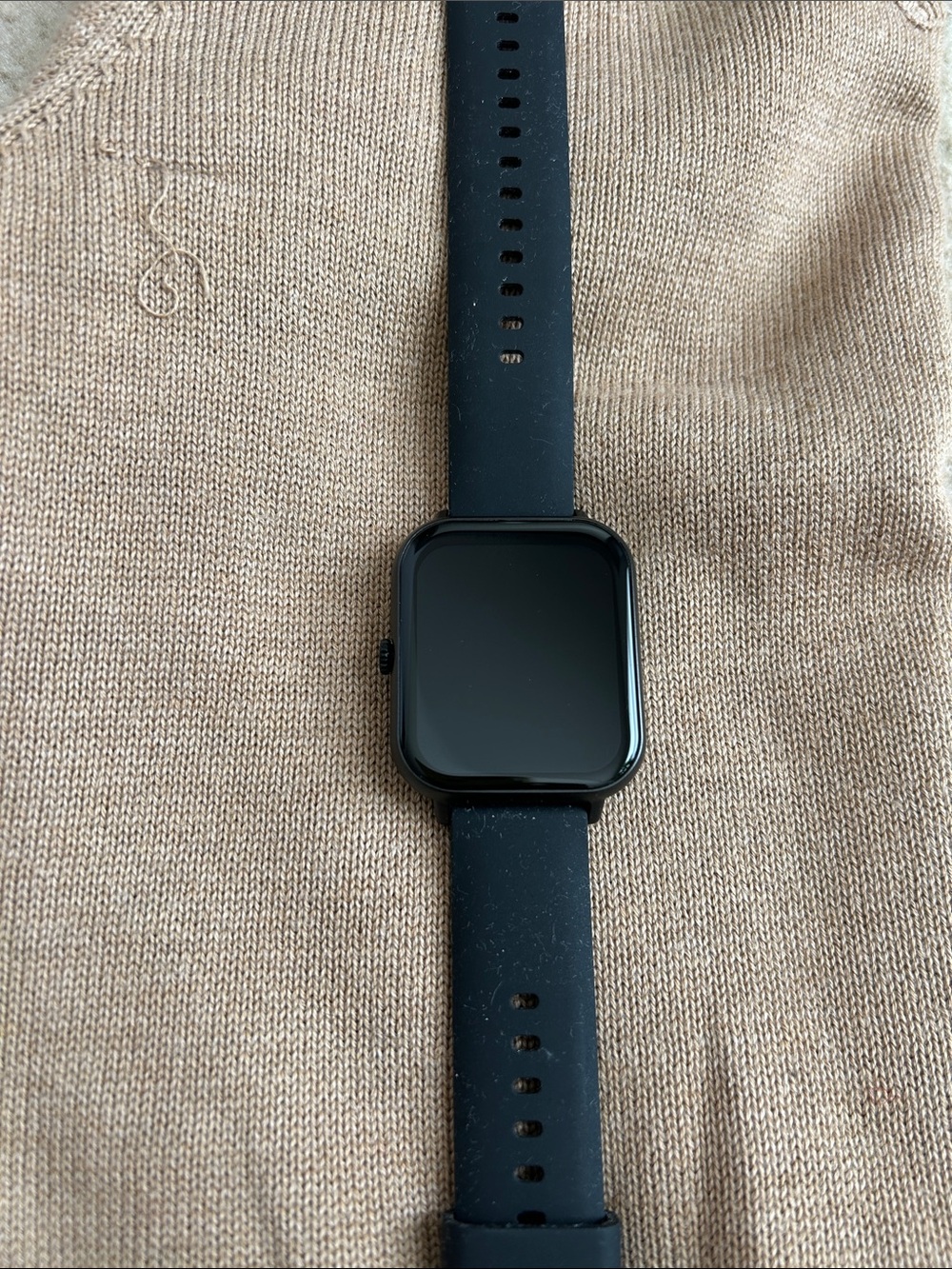 Black Square Smartwatch with Black Silicone Band — Modern Everyday Wear